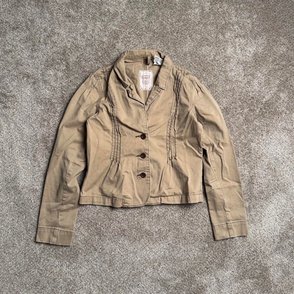 TAN LEVI'S PLEATED FRONT BUTTON JACKET